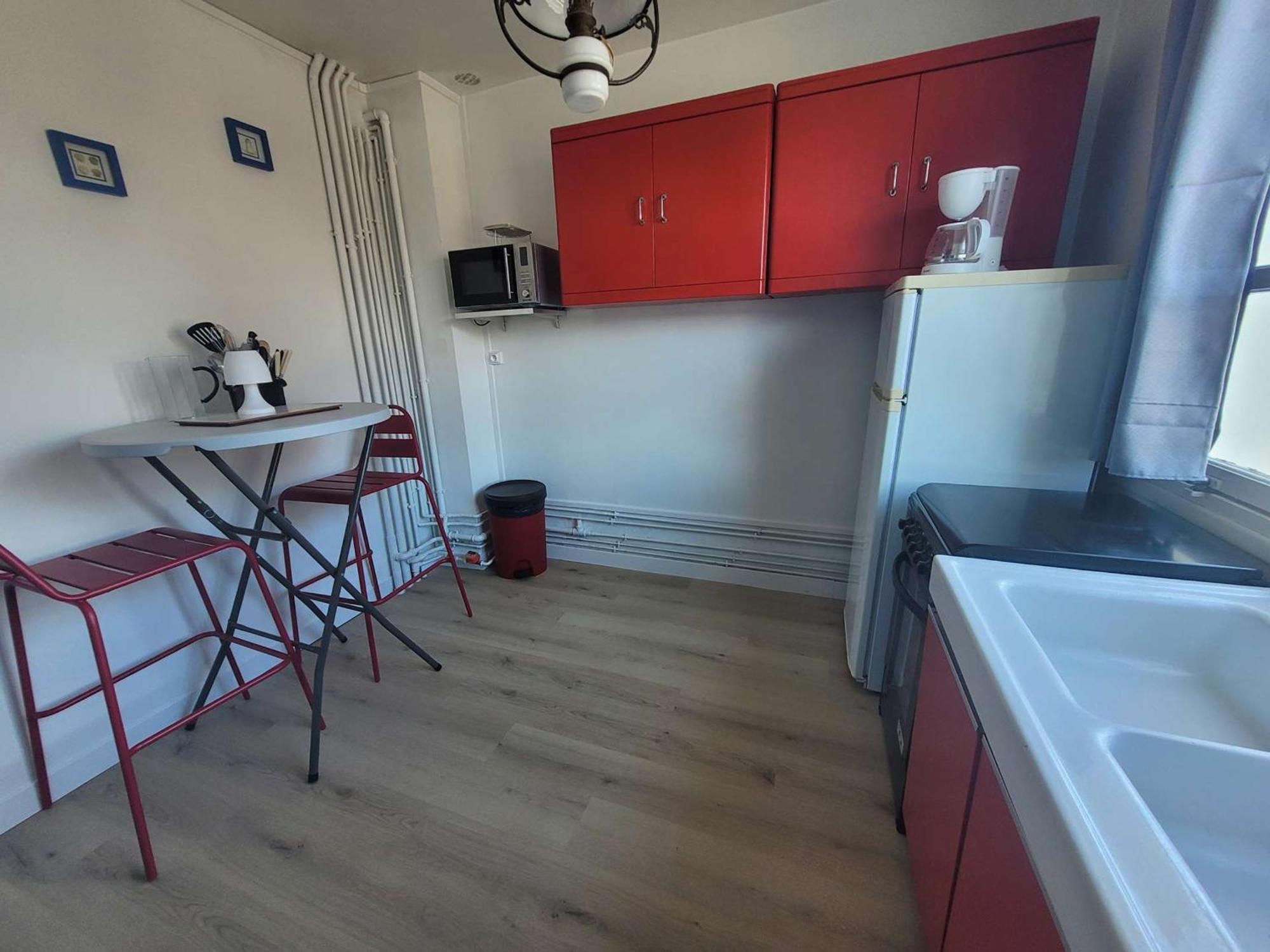 Apartment T2 De 20m² Face A La De Berck-sur-mer, Avec Et Ascenseur - Fr-1-674-48